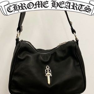 Been using it for a month, was a gift lovely bag but not my stile